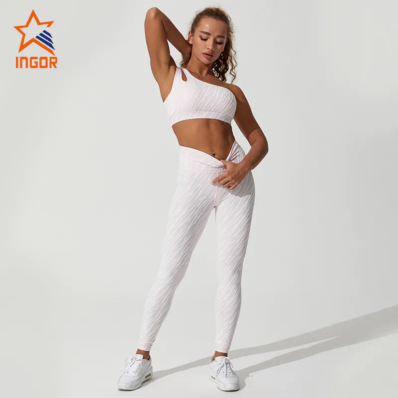 Ingorensports Großhandel Damen OEM & ODM Benutzerdefiniertes Logo Fitnessstudio Tragen Sie Fitness Yoga Workout Set Sport Anzug Yoga Set