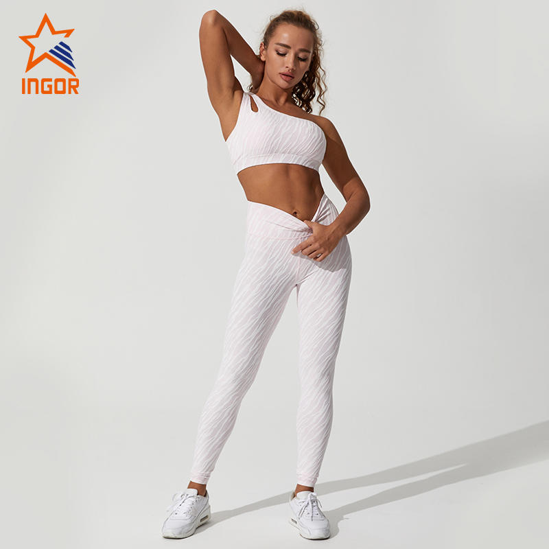 Ingorensports Großhandel Damen OEM & ODM Benutzerdefinierte Logo Fitnessstudio Tragen Sie Fitness Yoga Workout Set Sport Anzug Yoga Set