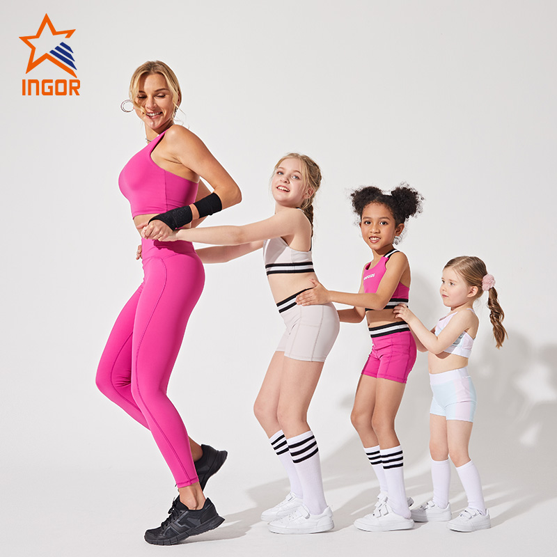 Ingorsports Hurtownia niestandardowych ubrań dla rodziców i dzieci Miękki pasek Elastyczny pasek z dwiema bocznymi kieszeniami Biustonosz i krótki komplet do ćwiczeń na siłowni Odzież do jogi